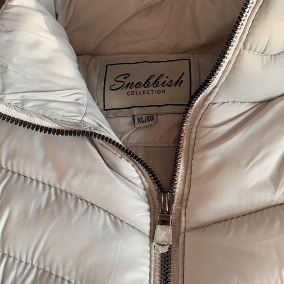 NWT women’s jacket. Light silver/cream. Water resistant, with faux fur lining. - Picture 6 of 6